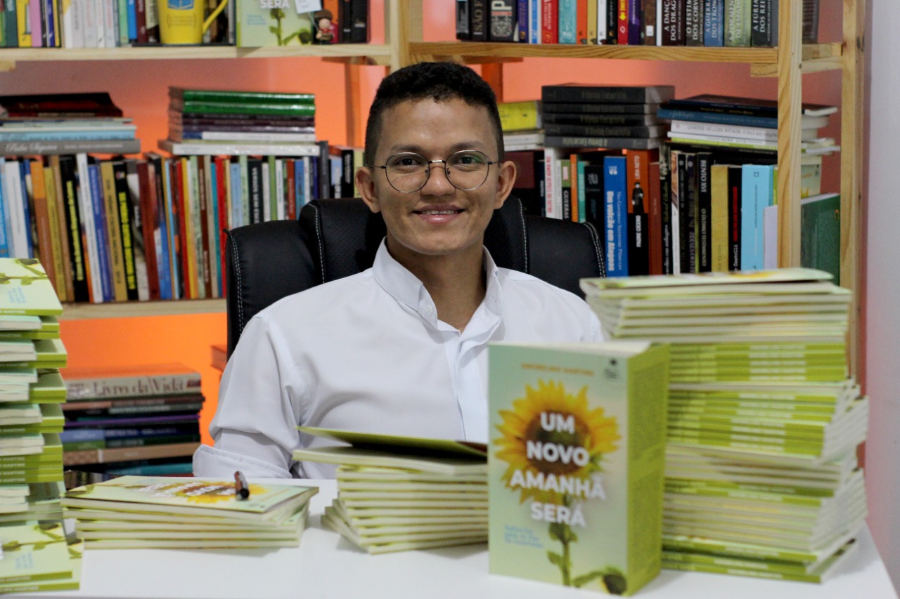 Anobelino Martins lança virtualmente seu 7º livro